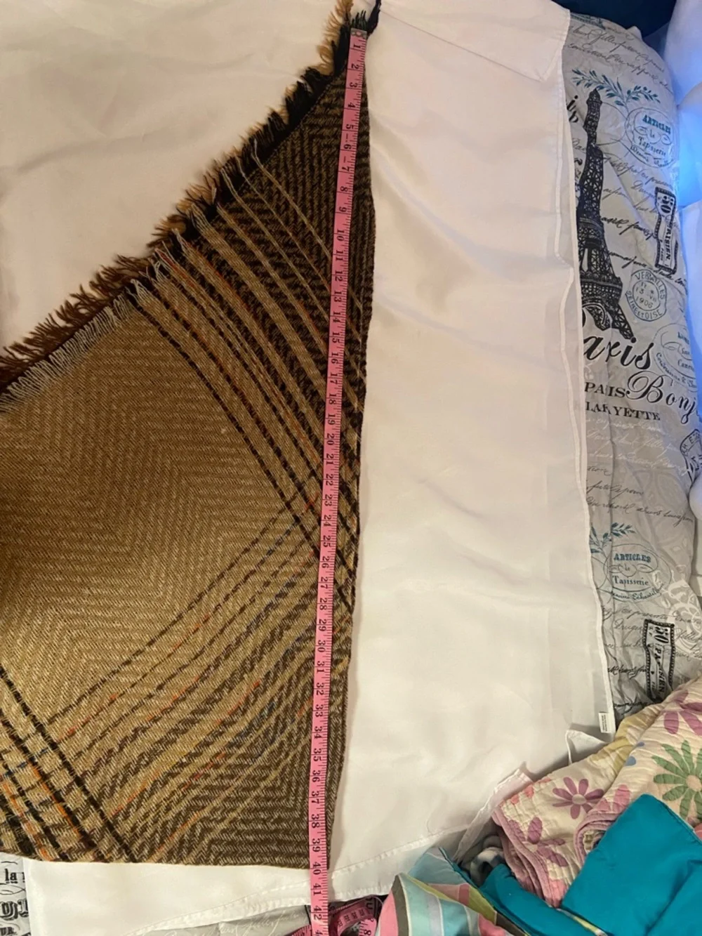 Cozy Two-Tone Fringe Blanket Scarf in Neutral Brown/Black tones